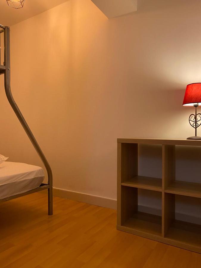 Le Fleuri Ensoleille De Guzet Appartement Ustou Buitenkant foto