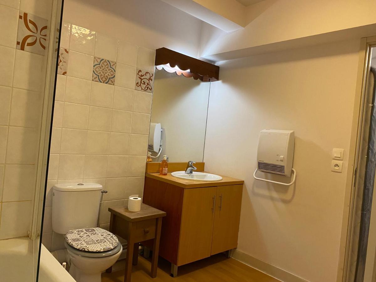 Le Fleuri Ensoleille De Guzet Appartement Ustou Buitenkant foto