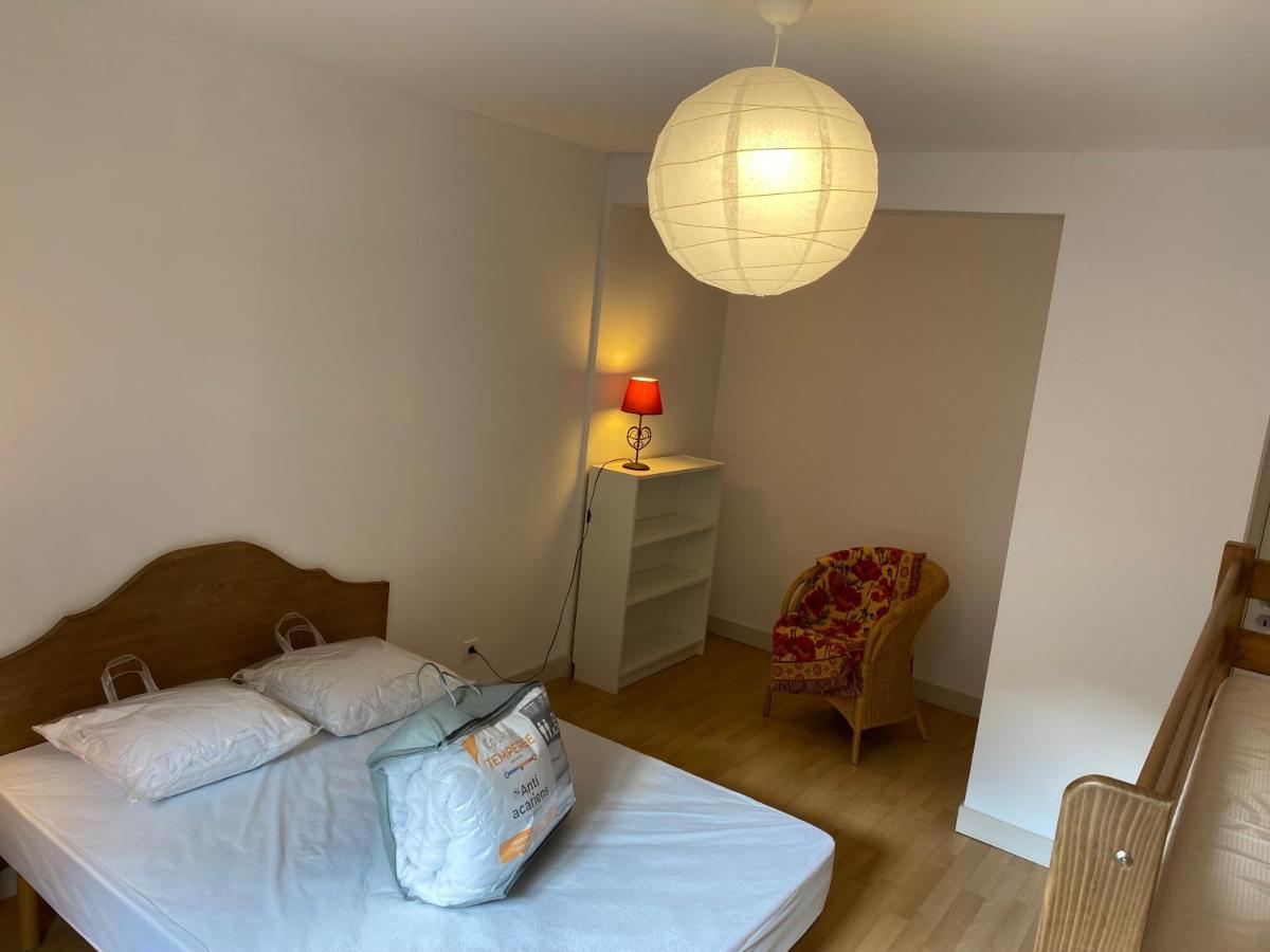 Le Fleuri Ensoleille De Guzet Appartement Ustou Buitenkant foto