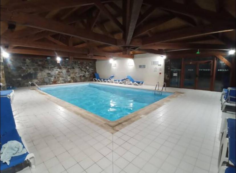 Le Fleuri Ensoleille De Guzet Appartement Ustou Buitenkant foto